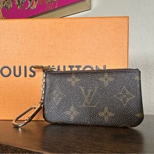 Authentic Louis Vuitton Monogram Canvas Key Cles